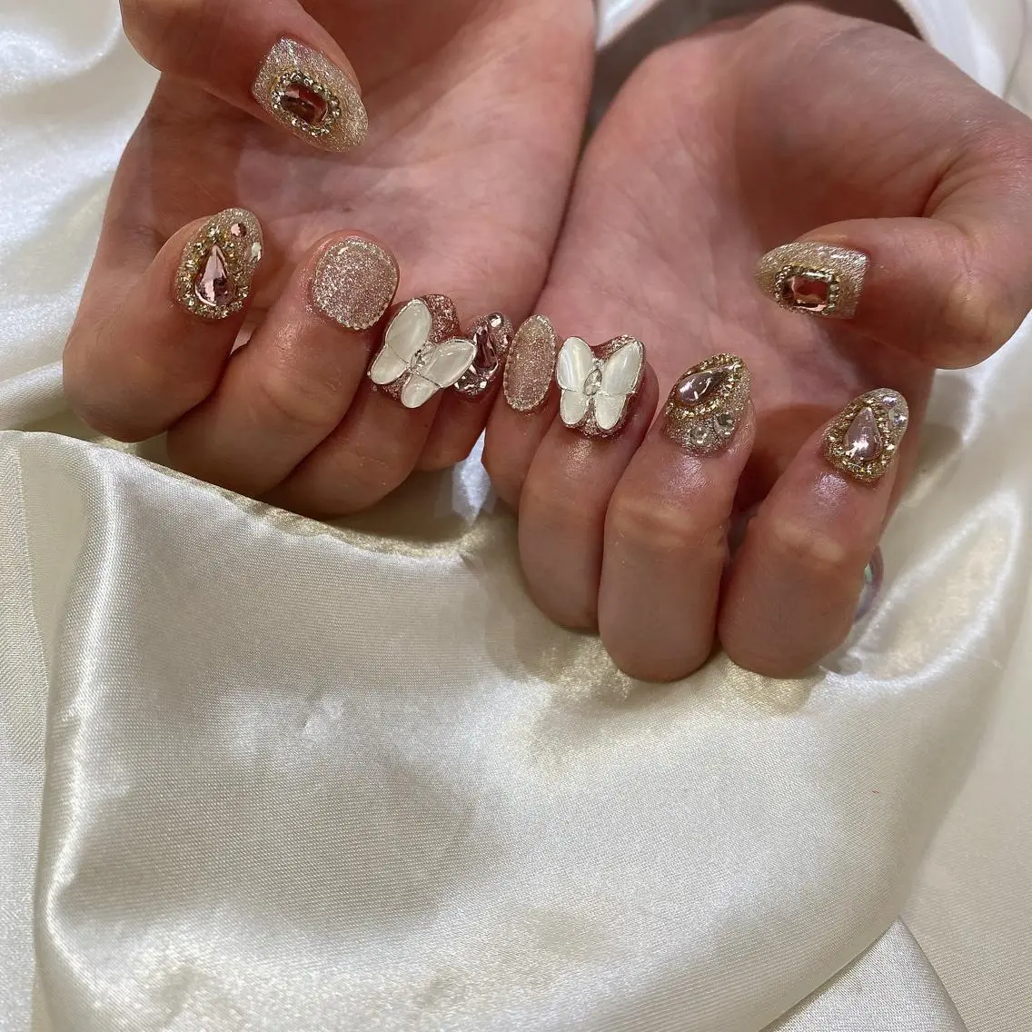 ネイル ハンドネイル 西岡 杏のネイルデザイン