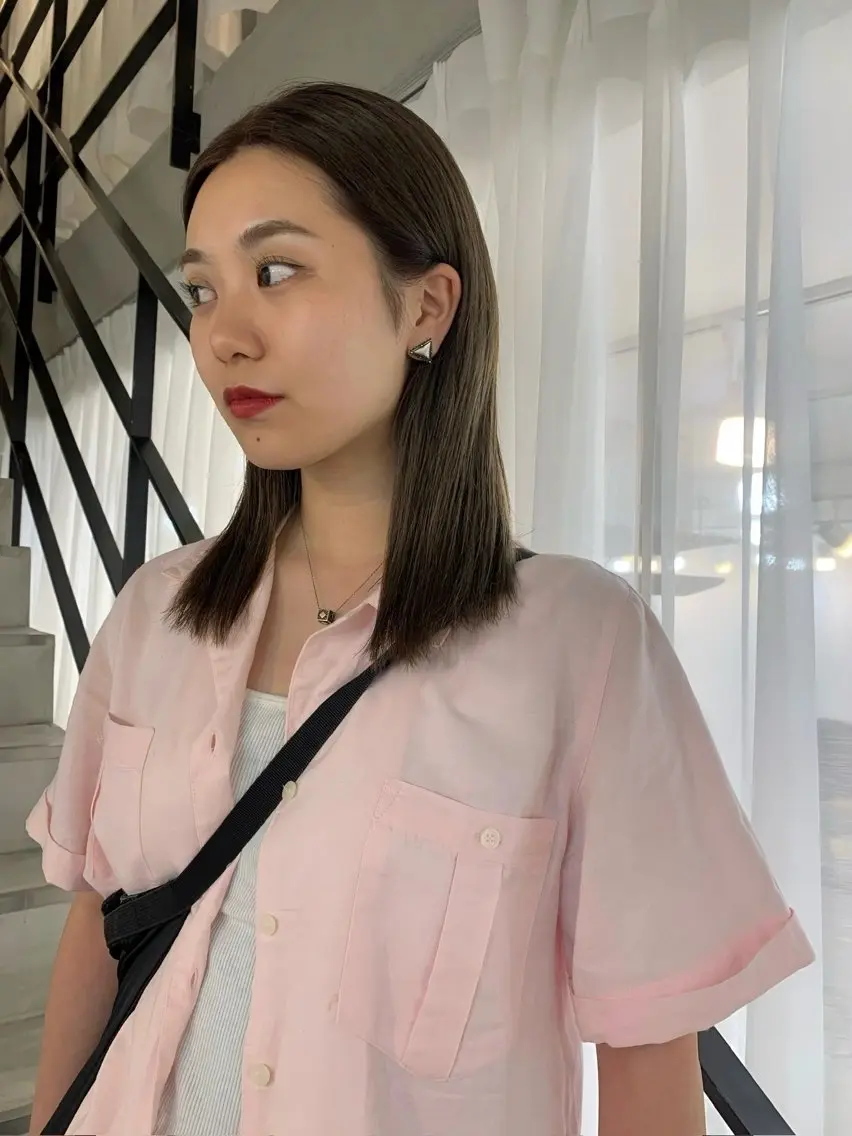セミロング カラー ベージュカラー ブリーチ ブリーチなしカラー オリーブベージュ カット ヘアカラー トリートメント オカモト ハルカのヘアスタイル