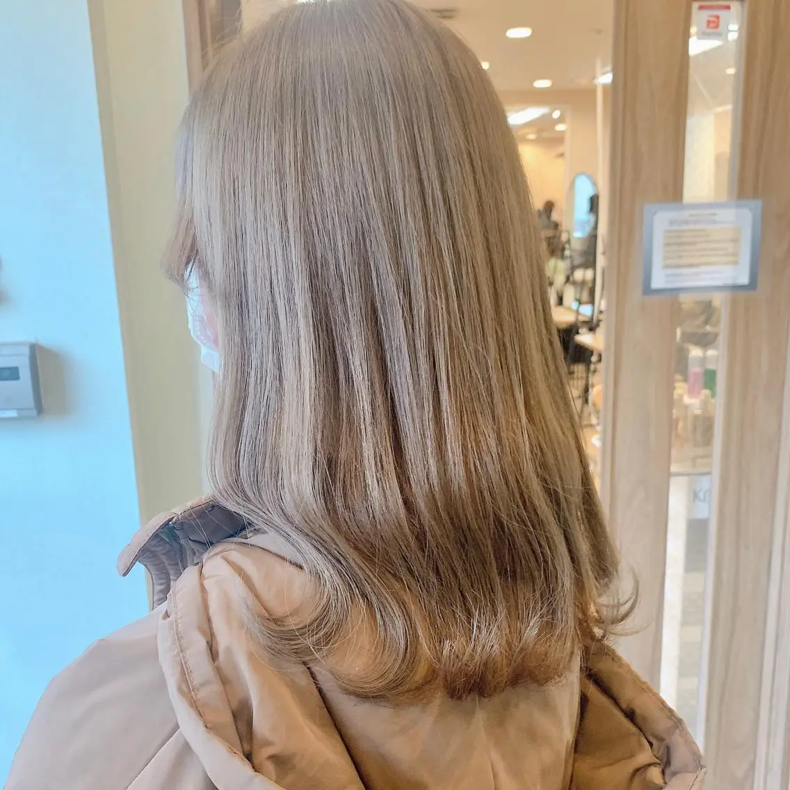 セミロング カラー NUMBER_ ユイナのヘアスタイル