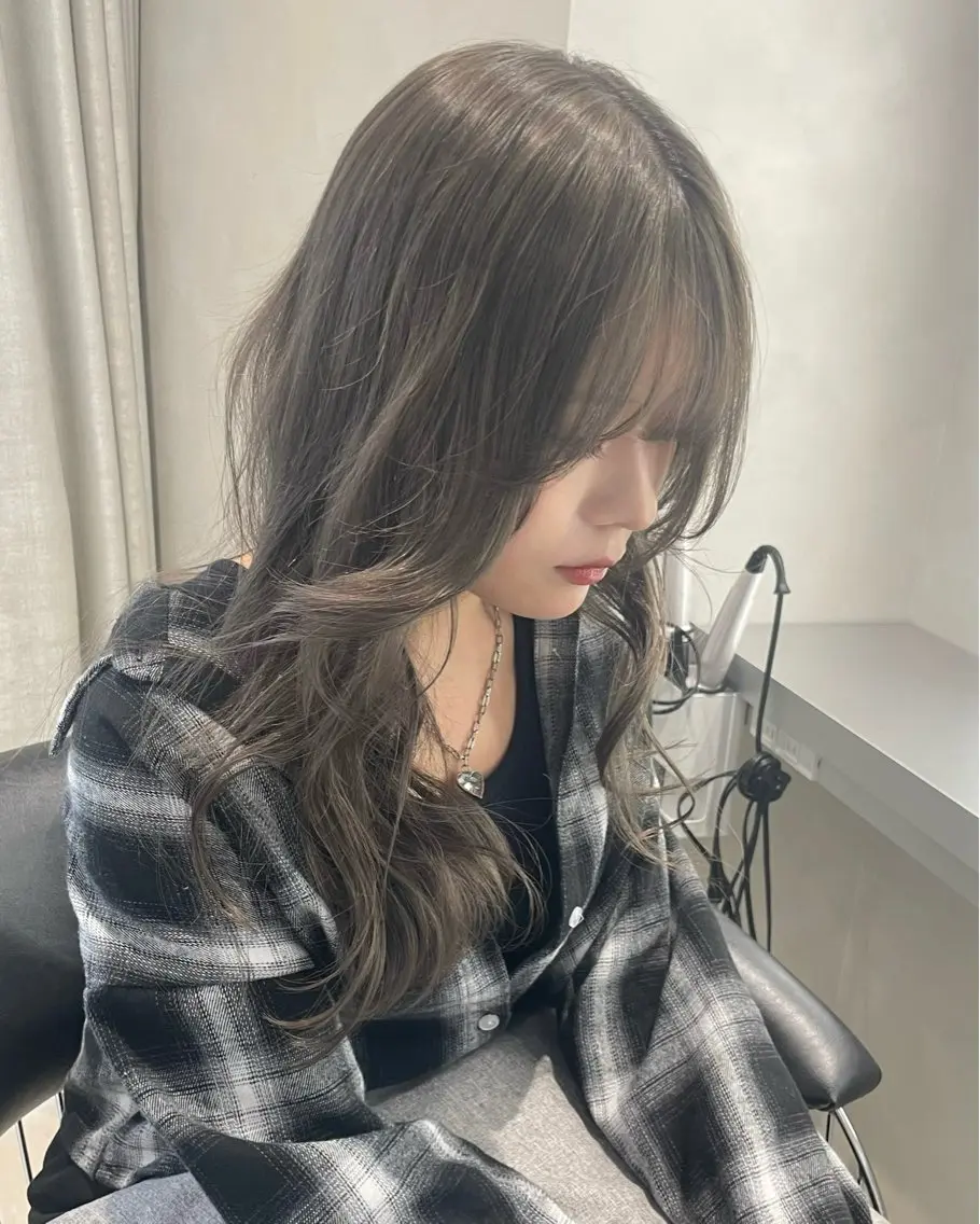 セミロング カラー ヘアカラー 髪質改善ストレート 韓国風レイヤー池袋のヘアスタイル