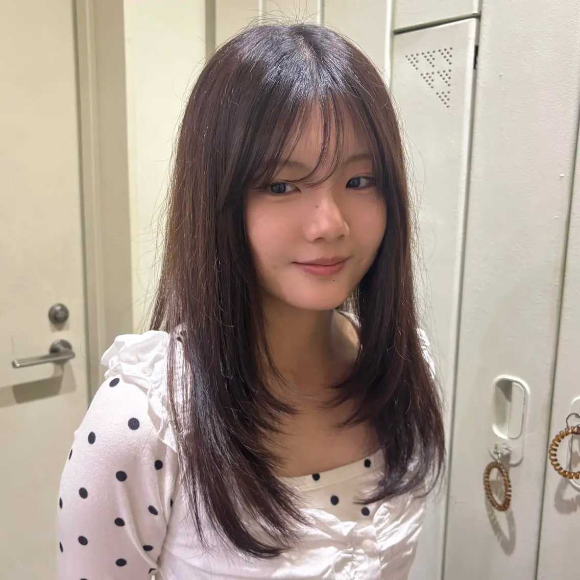 ロング 顔まわりレイヤー 顔周りカット レイヤーカット ヘアカラー ヒナノ/梅田/レイヤ ー/透明感カラーのヘアスタイル