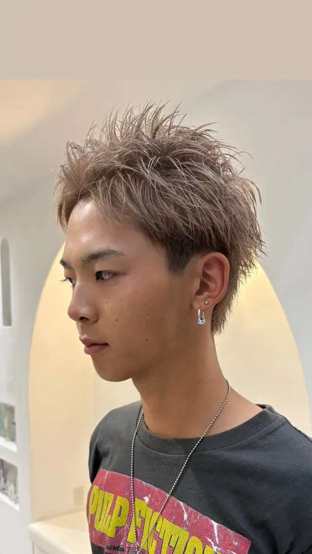 カラー メンズ ベージュカラー ホワイトベージュ ヘアカラー 彦坂 柚羽のヘアスタイル