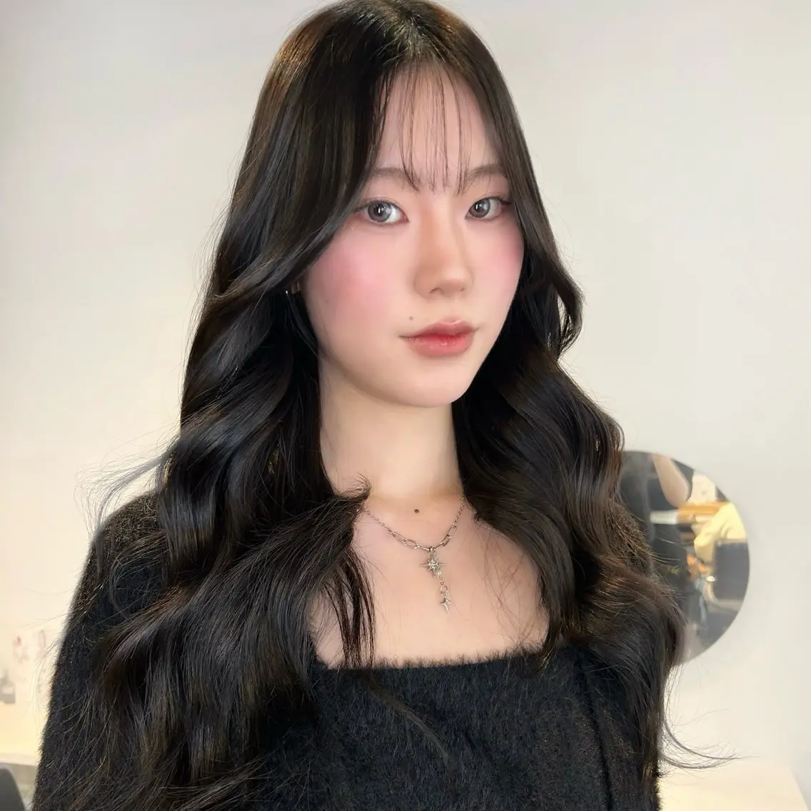 ロング カラー ヘアアレンジ 黒髪 ブルーカラー ブルーブラック 顔まわりレイヤー 顔周りカット カット ヘアカラー トリートメント レイヤーカット×髪質 改善🇰🇷シオリのヘアスタイル