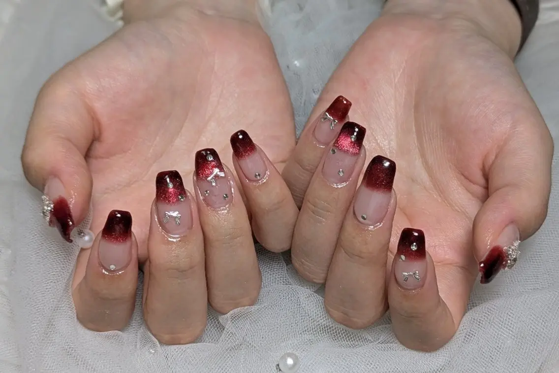 ネイル グラデーション マグネットネイル 赤色 シンプルネイル ハンドネイル m&pPrivate nailsalonのネイルデザイン