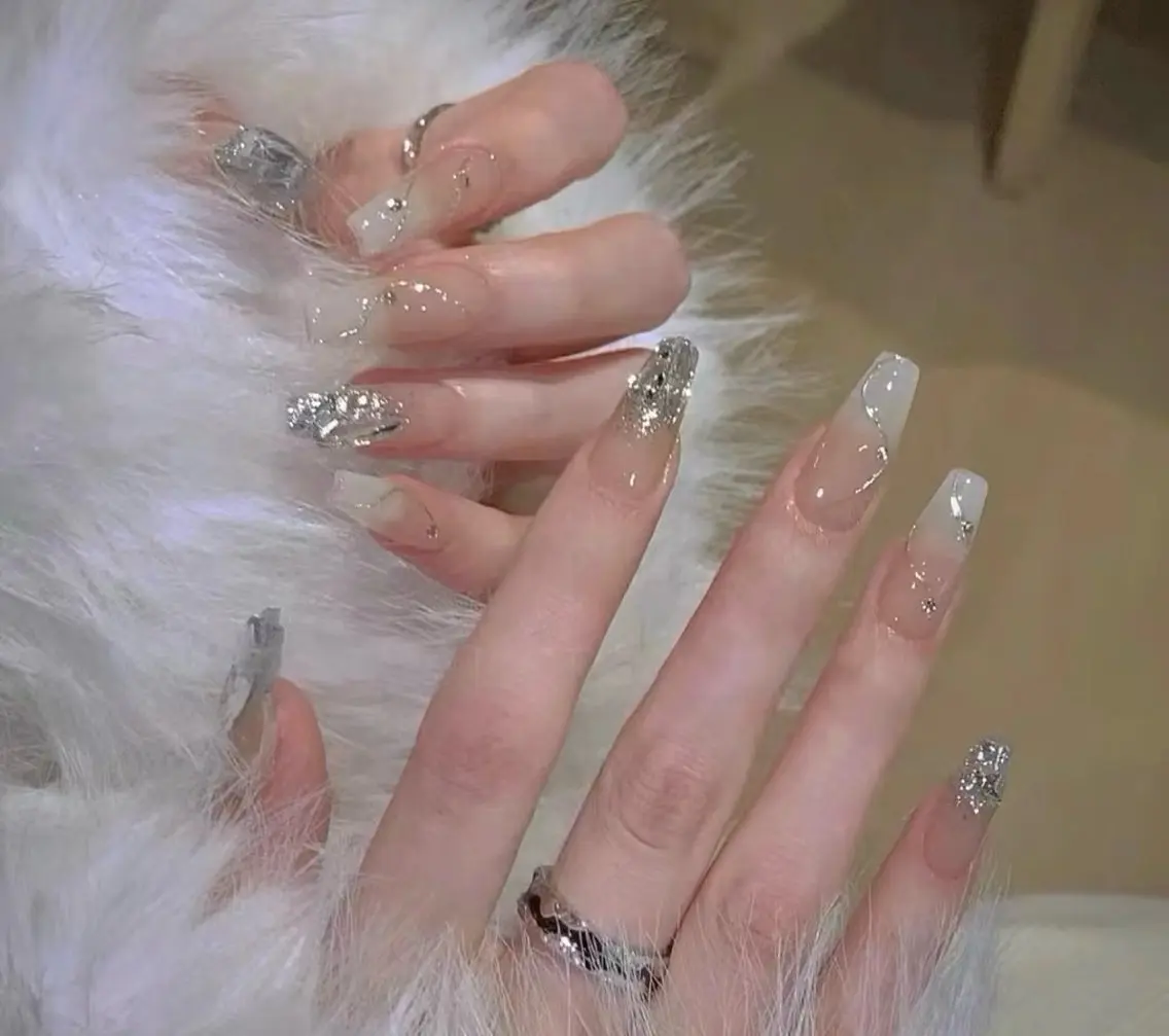ネイル チークネイル 長さ出し フラワーネイル フレンチネイル ガーリー sun nail池袋 モデル募集のネイルデザイン