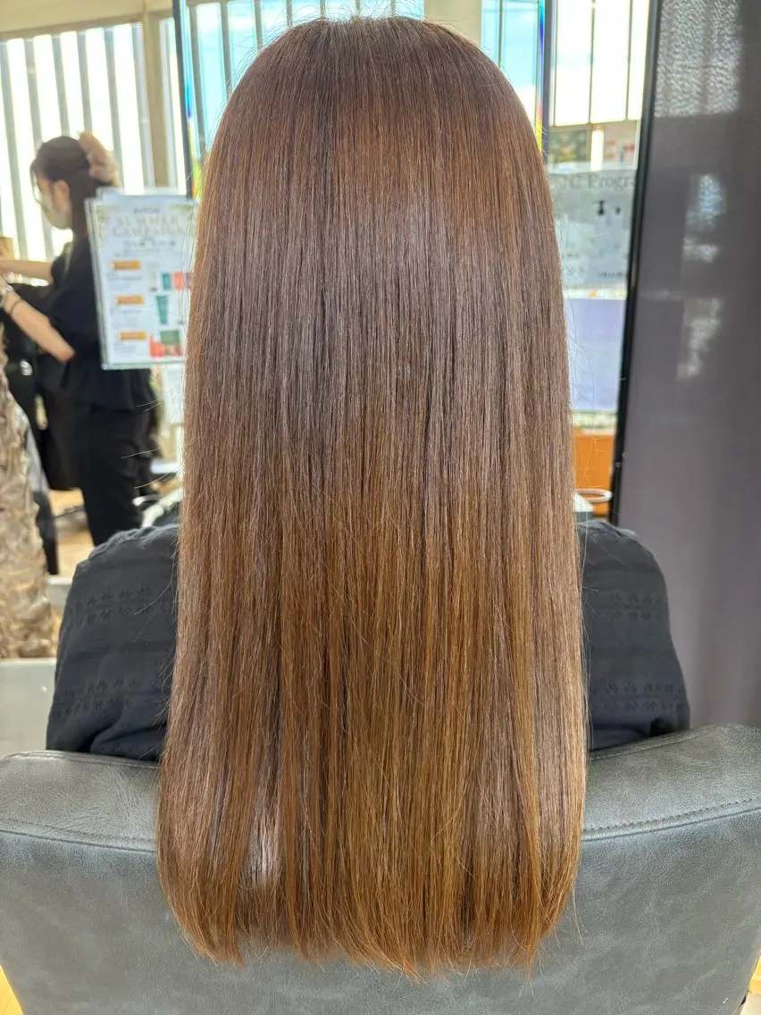 ロング ヘアカラー 宮崎 瑠梨のヘアスタイル