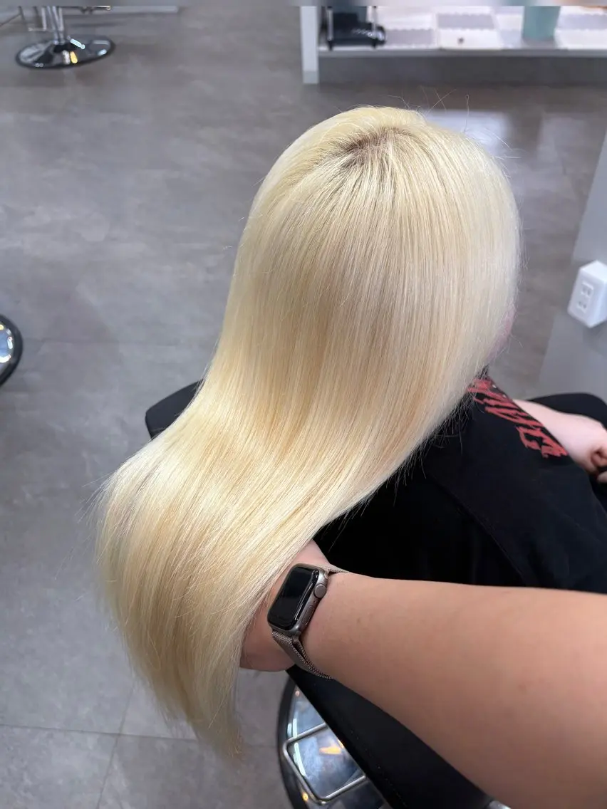 セミロング カラー ブリーチ ブロンド ホワイトブロンド ヘアカラー トリートメント ブリーチムラ修正 /ハイトーン/青砥大のヘアスタイル