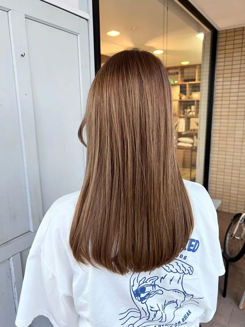 ロング カラー ベージュカラー カット ヘアカラー トリートメント ツキダテ ユイのヘアスタイル