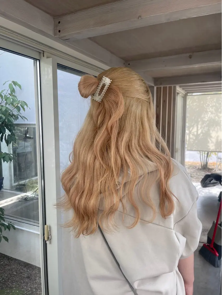 ロング カラー ブリーチ ロング 実生miu 個性派ハイトーンのヘアスタイル