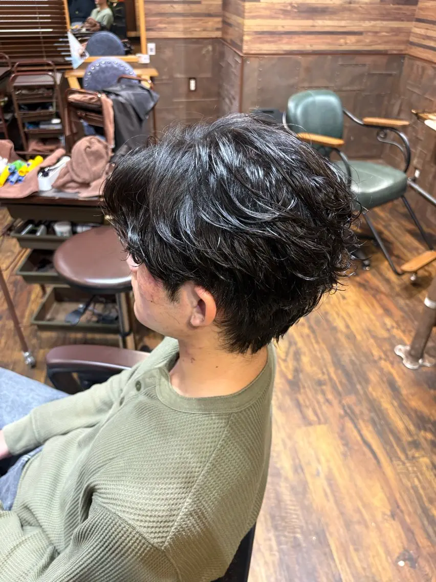パーマ メンズ メンズ特化シャドウパ ーマラウンドマッシュのヘアスタイル