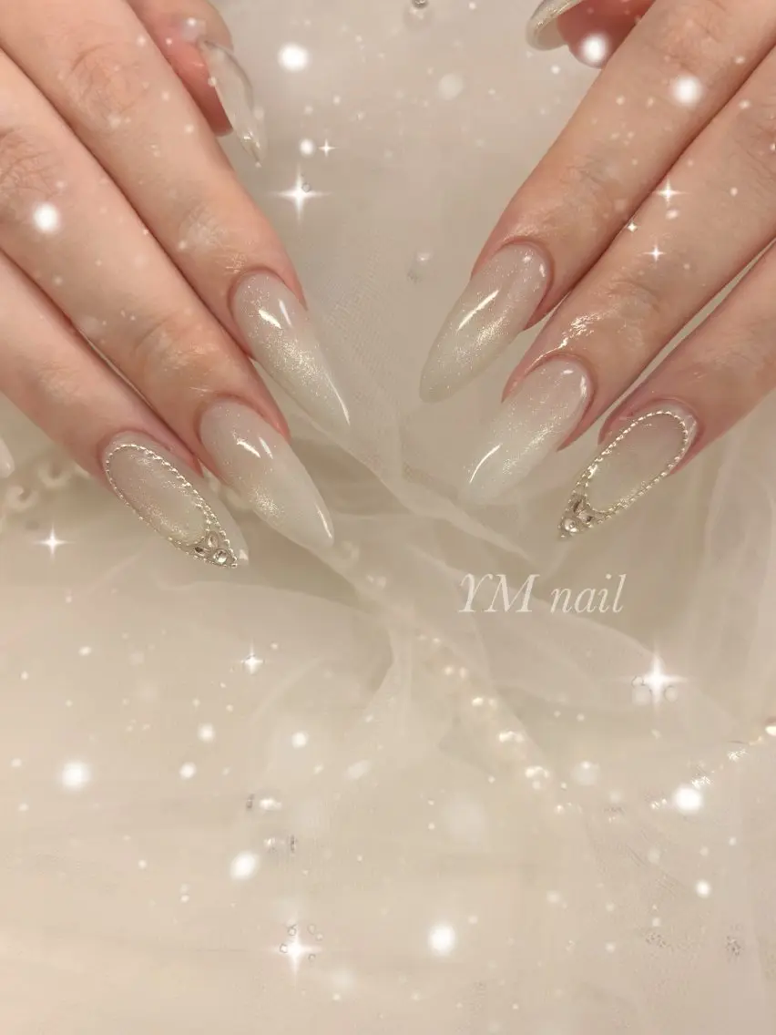 ネイル キラキラネイル マグネットネイル スカルプネイル ワンホンネイル ホワイト ハンドネイル YM nailのネイルデザイン