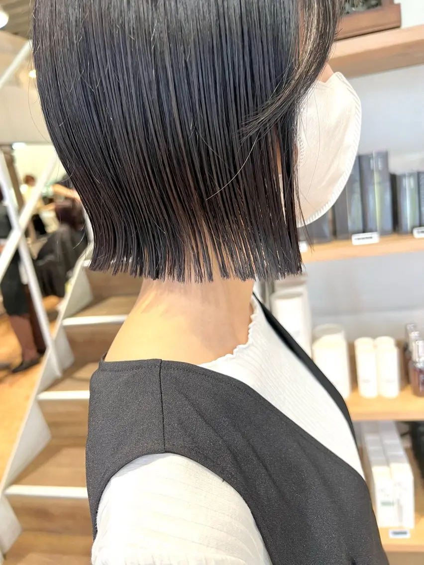 ミディアム 切りっぱなしボブ ボブ 外ハネヘア インナーカラー♡ Nanakoのヘアスタイル