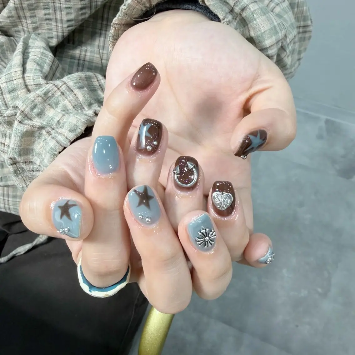 ネイル チークネイル フレンチネイル ジェルネイル ガーリー キラキラネイル ハンドネイル UM Nail Salonのネイルデザイン