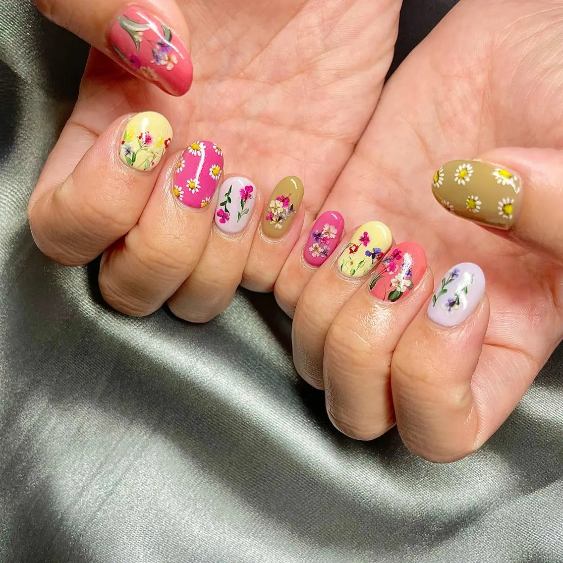 ミディアム カラー パーマ ヘアアレンジ メンズ キッズ ネイル マツエク・マツパ アイブロウ フラワーネイル el. by Aoのネイルデザイン