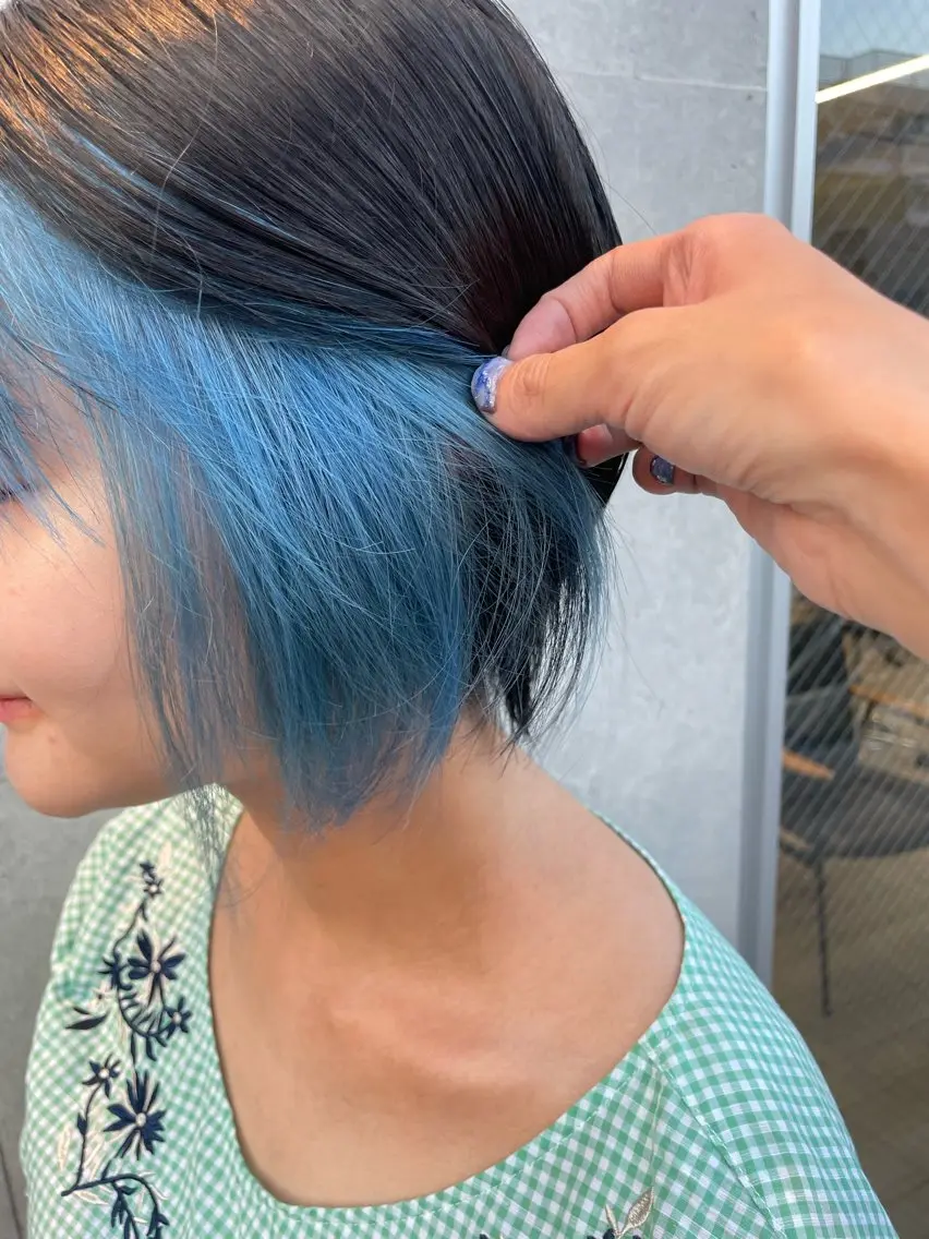 セミロング カラー ヘアカラー インナーカラー 推し ブリーチ  髪質改善のヘアスタイル
