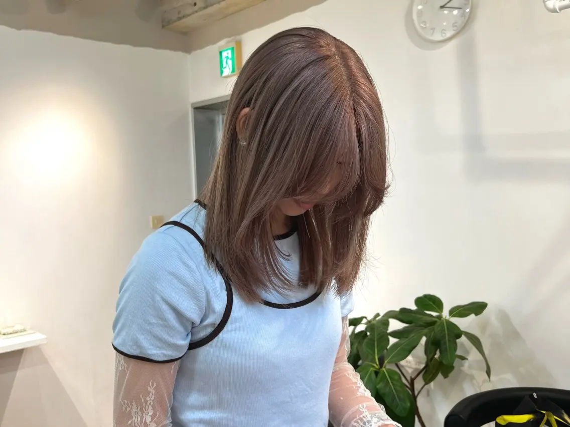 セミロング カラー グレージュ ラベンダーカラー ラベンダーグレージュ ラベンダーグレー カット ヘアカラー トリートメント fit /HONOKAのヘアスタイル