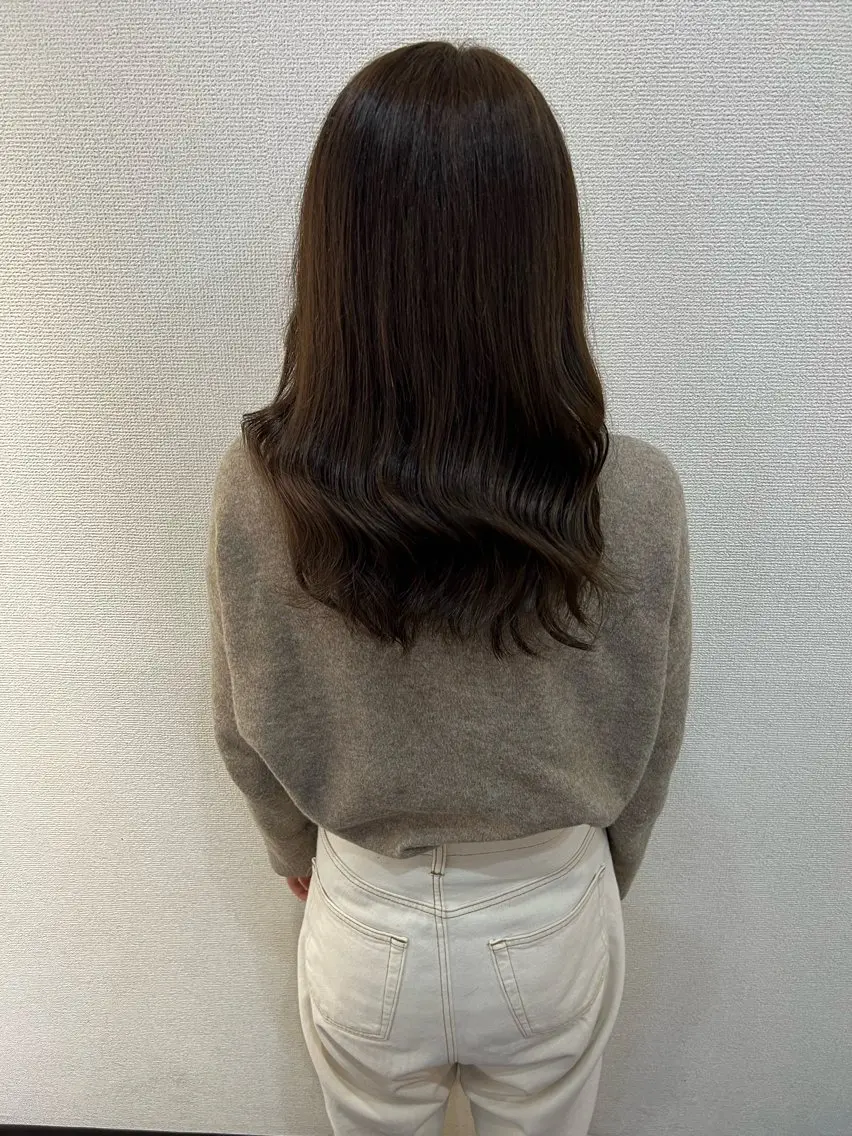 ミディアム カラー 岡野 香那のヘアスタイル