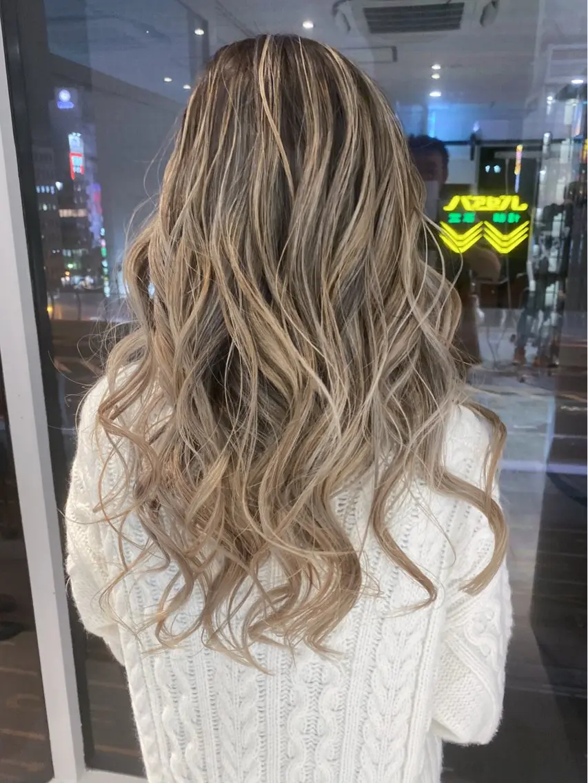 ロング カラー バレイヤージュ レイヤーカット ヘアカラー トリートメント welring hair salonのヘアスタイル