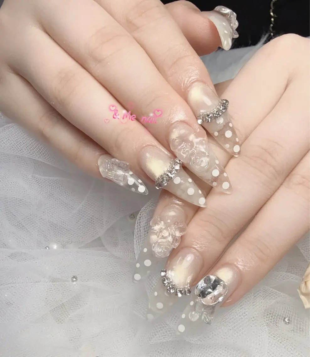 ネイル ハンドネイル &ME タカのネイルデザイン