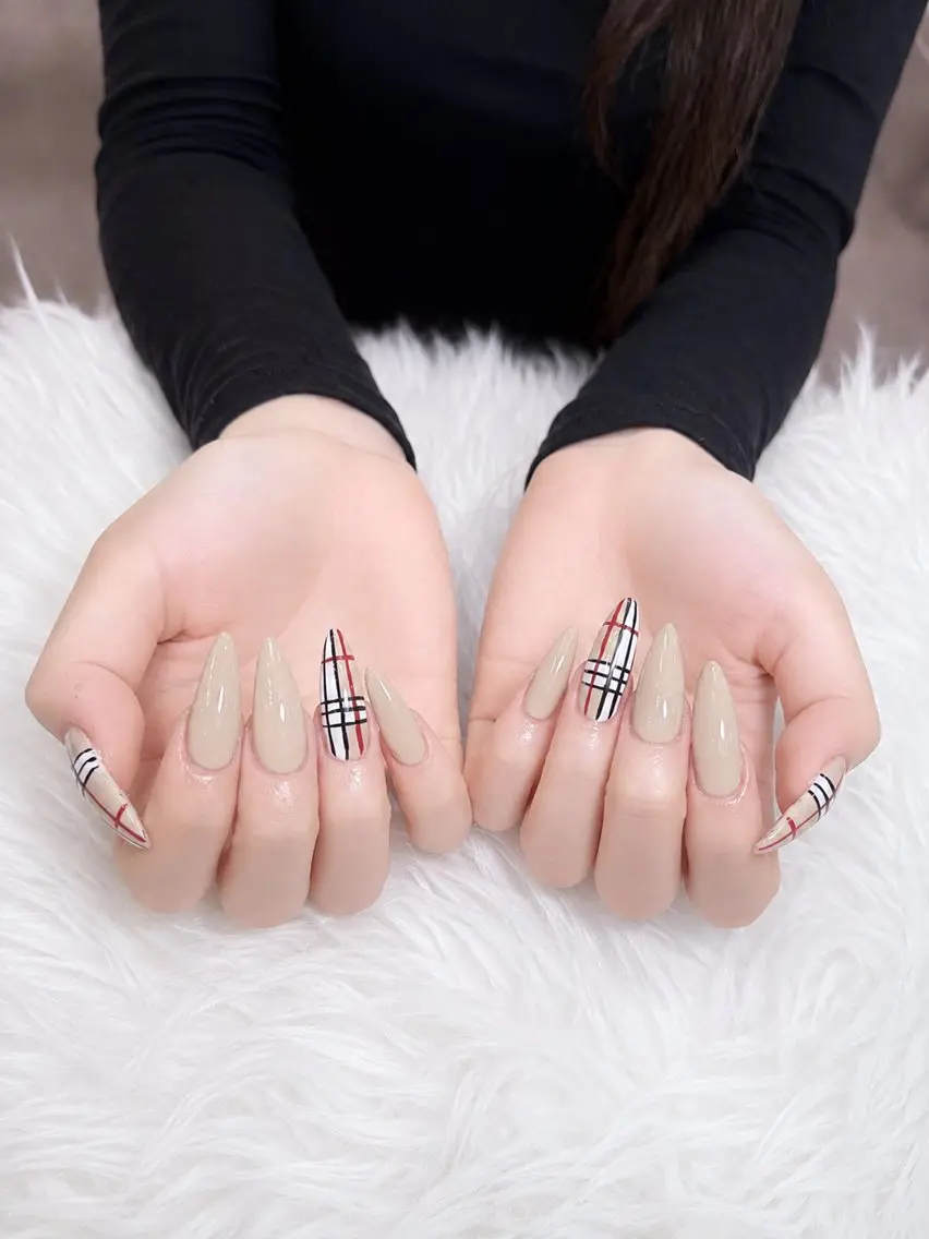 ネイル 持ち込み オフィスネイル シンプルネイル MEO MEO NAIL  守山のネイルデザイン