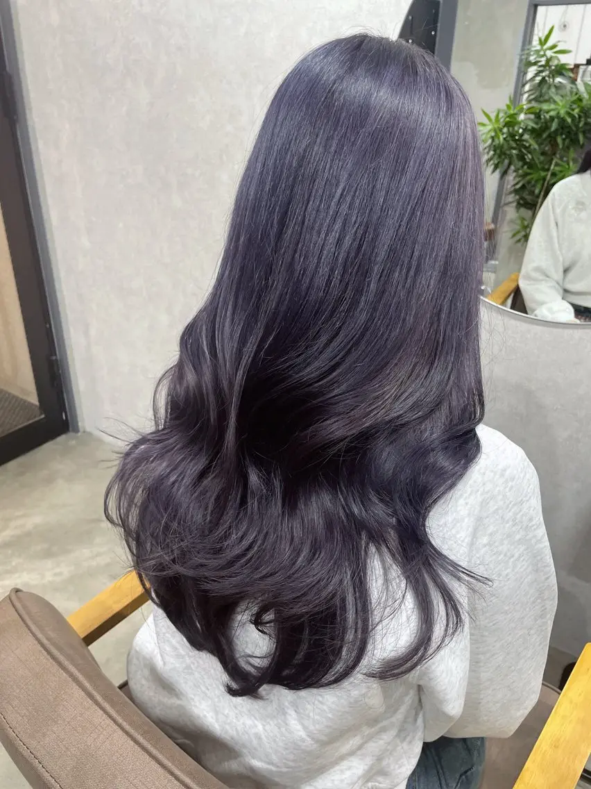 ロング カラー グレージュ ラベンダーカラー ラベンダーグレージュ ラベンダーグレー AIRI layer cut hairのヘアスタイル