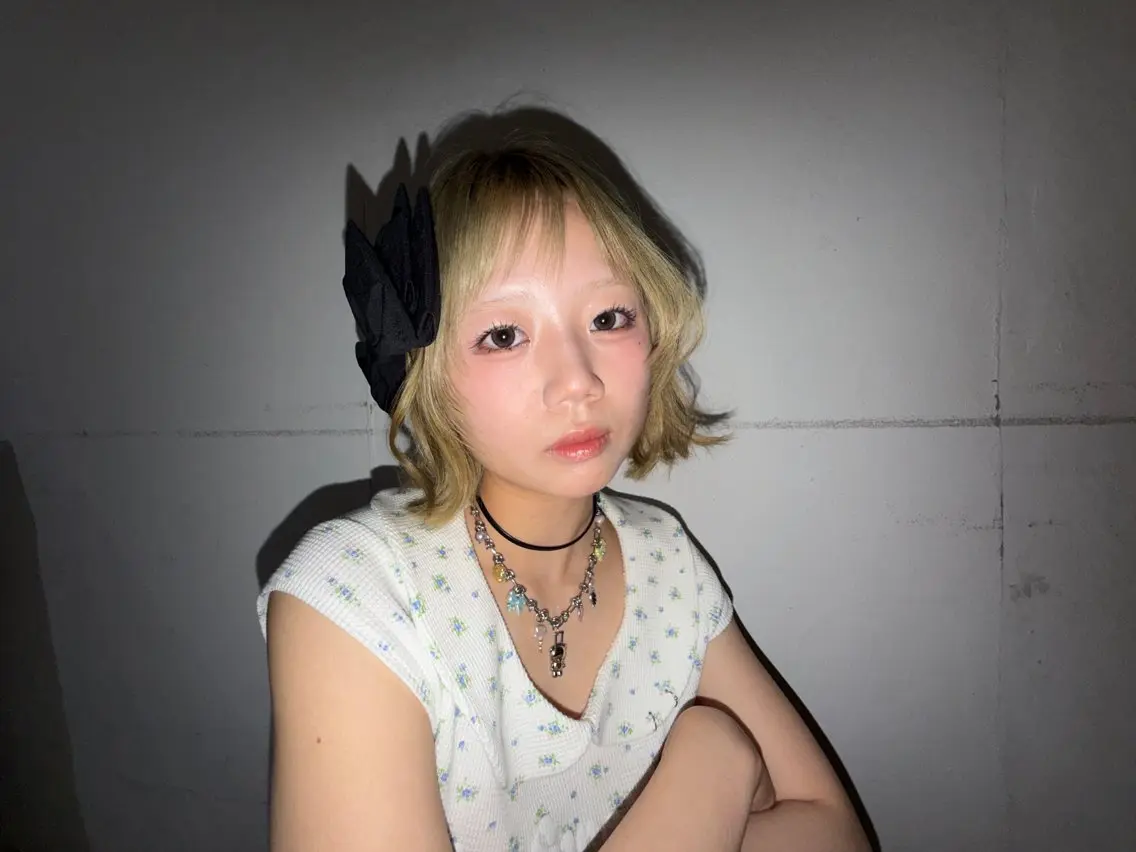 セミロング カラー 小森 梨華のヘアスタイル