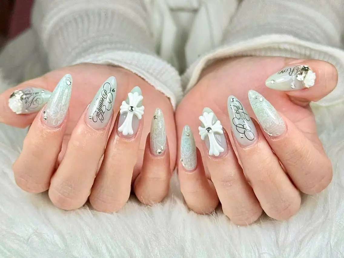 ネイル アートネイル ボルドー フレンチネイル ジェルネイル 氷ネイル・うるうるネイル ハンドネイル Julie Nail Rinのネイルデザイン