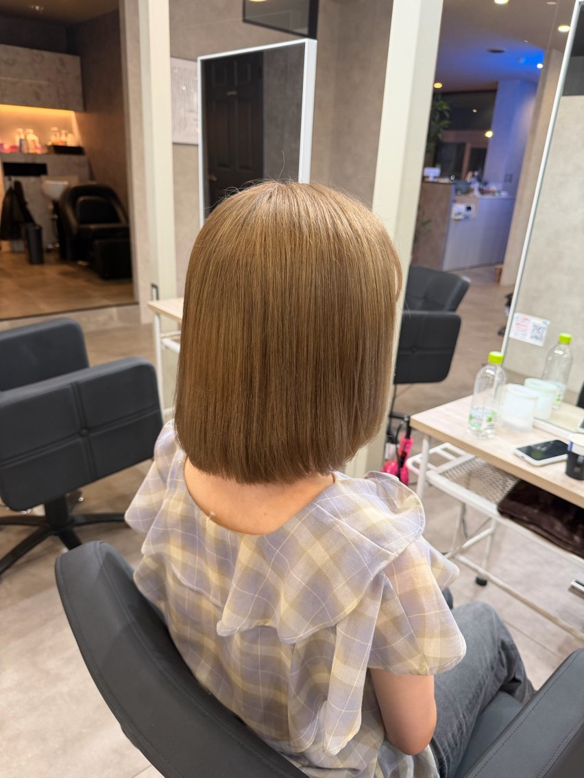 セミロング カット ヘアカラー 上田 愛菜のヘアスタイル