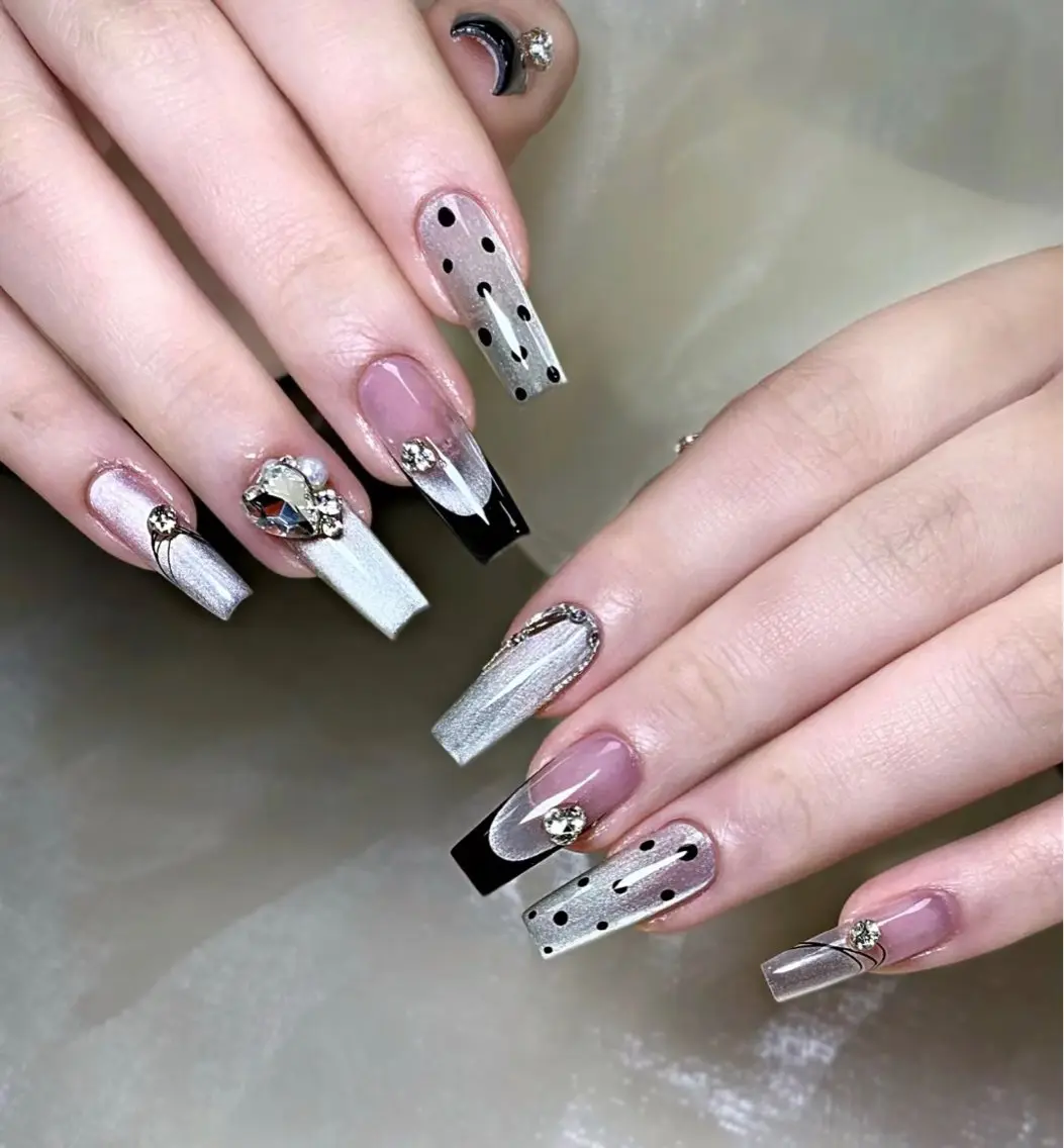 ネイル アートネイル チークネイル 長さ出し フラワーネイル ジェルネイル YK Beauty Salonのマツエク・マツパデザイン