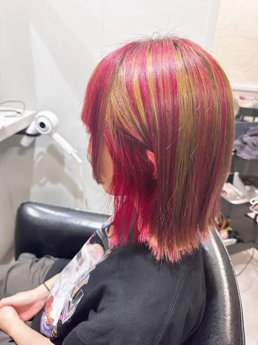 ミディアム カラー インナーカラー ヘアカラー 🎀tokute ナオ🧸のヘアスタイル