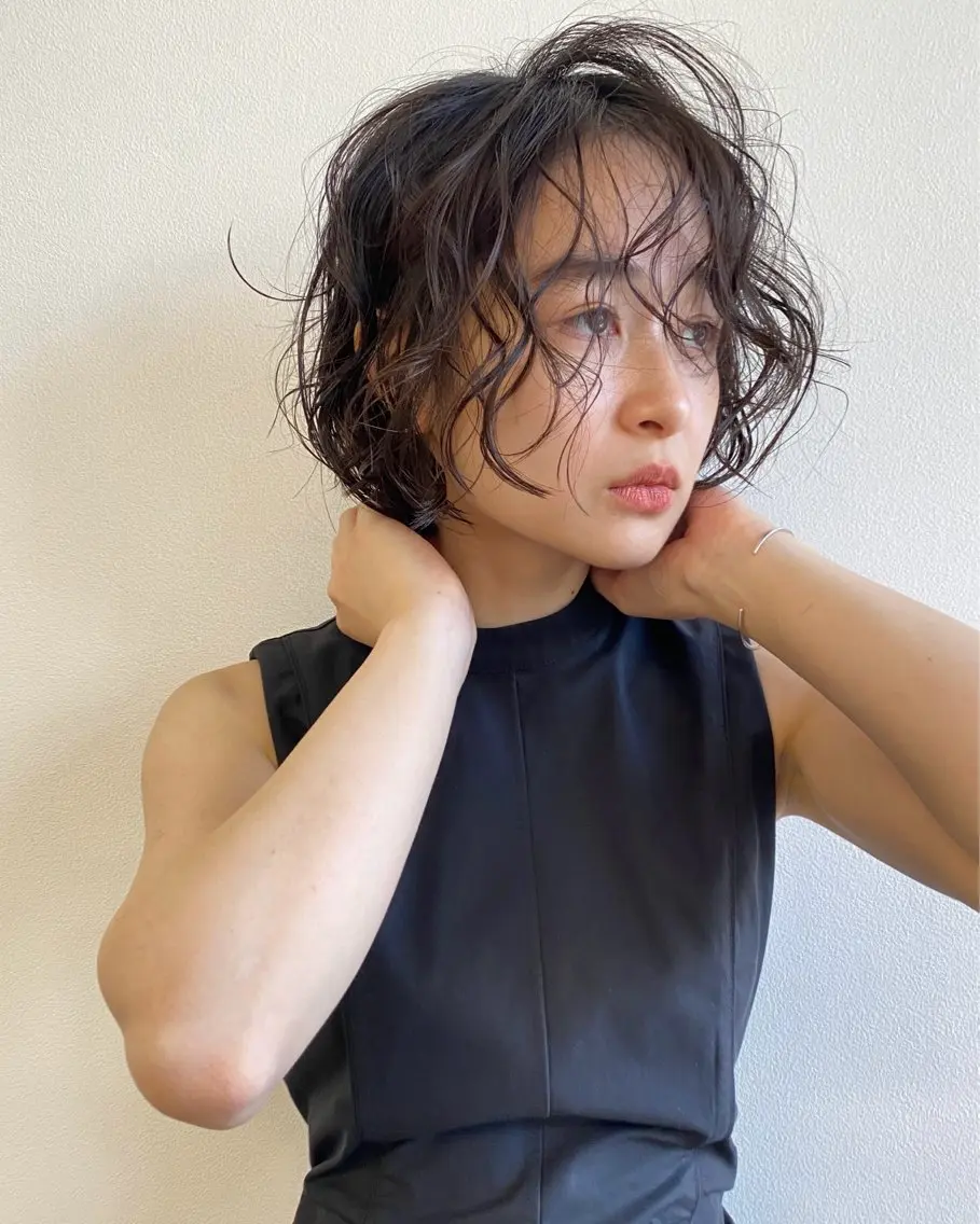 ショート パーマ レイヤーカット ニュアンスパーマ カット パーマ トリートメント ヨシモトリョウ /ボブ/パーマのヘアスタイル