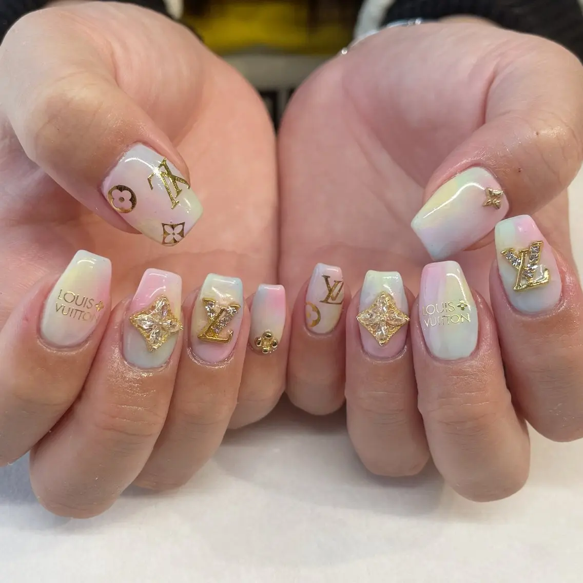 ネイル ハンドネイル 💎🐰 saki. m 🐰💎のネイルデザイン