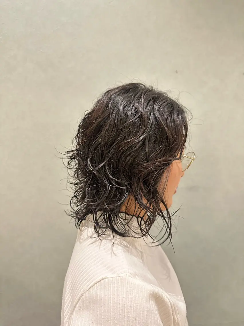 ミディアム ミディアムパーマ ハイレイヤー レイヤーカット 和泉市／mahae 吉田のヘアスタイル