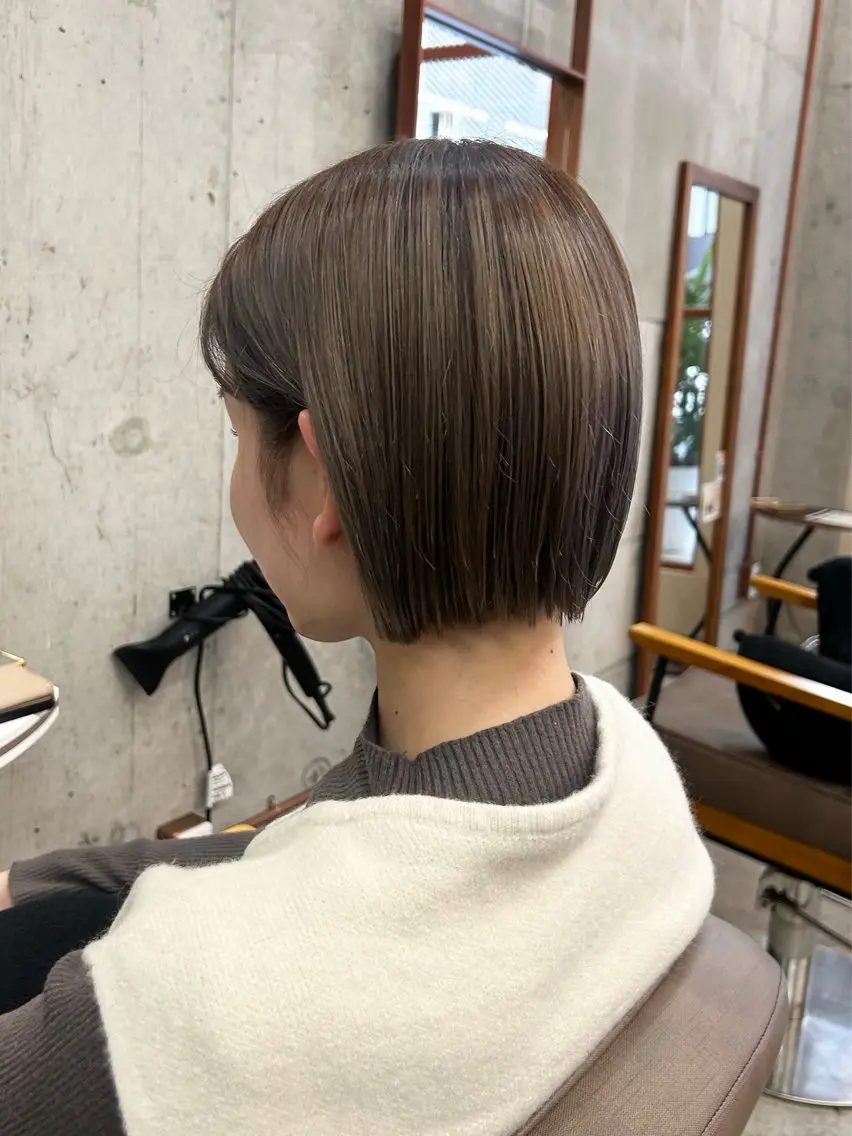 ショート カット 顔周りレイヤー/ ふわあいりのヘアスタイル