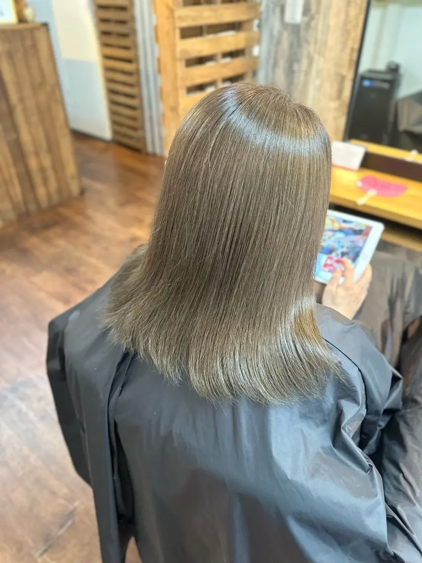 ミディアム カラー ベージュカラー オリーブベージュ ヘアカラー Luzir⭐︎ GEN⭐︎のヘアスタイル