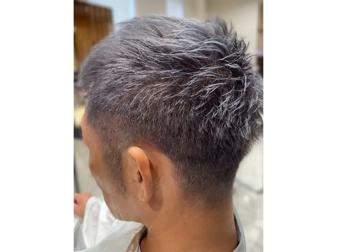 カラー メンズ メンズブリーチ メンズハイトーン ブリーチ 透明感カラー ハイトーンカラー カット 川口 葉月のヘアスタイル