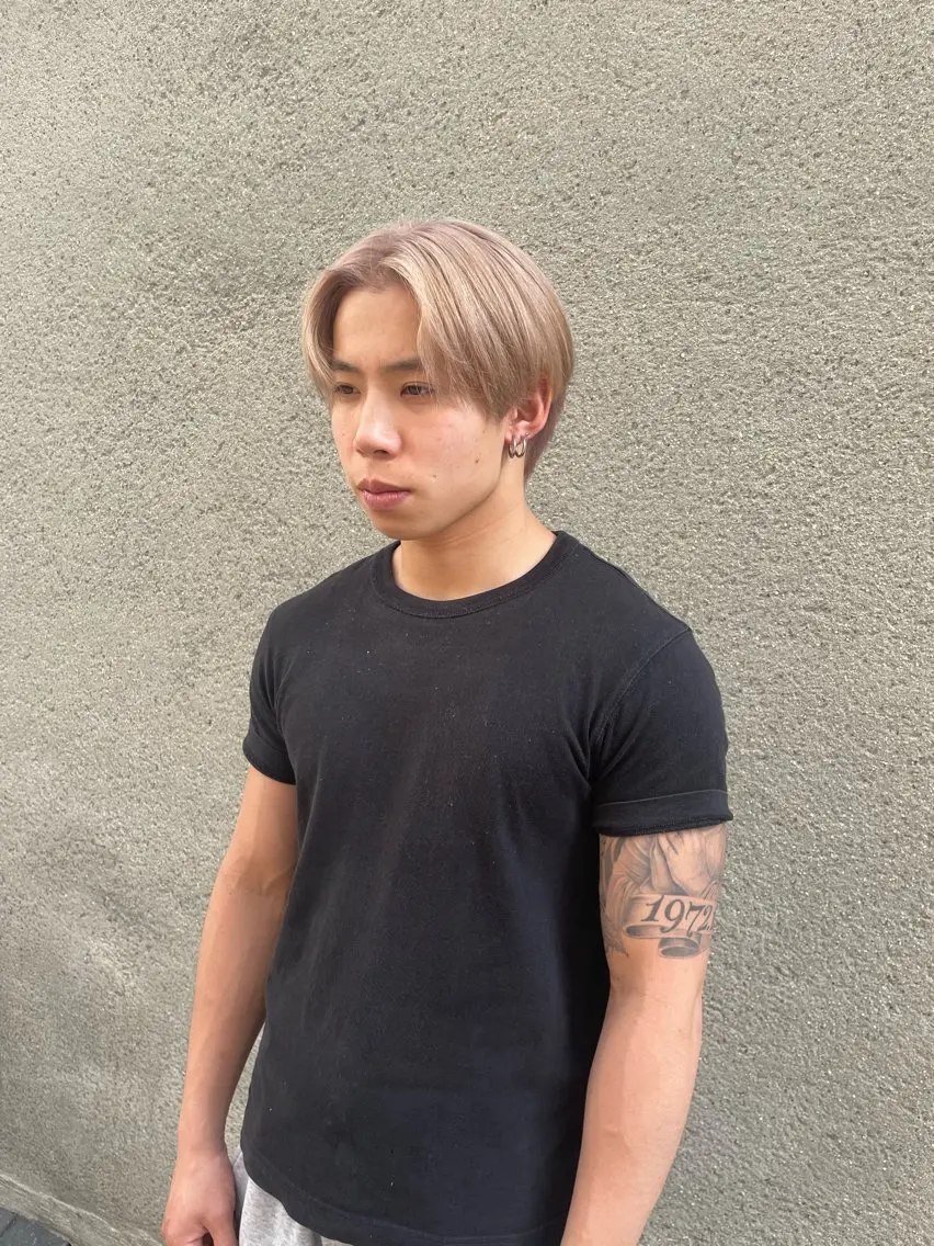 カラー メンズ メンズブリーチ メンズパーマ ベージュカラー ブリーチ ダブルカラー 慎太朗/パーマ/ボブ /センターパートのヘアスタイル