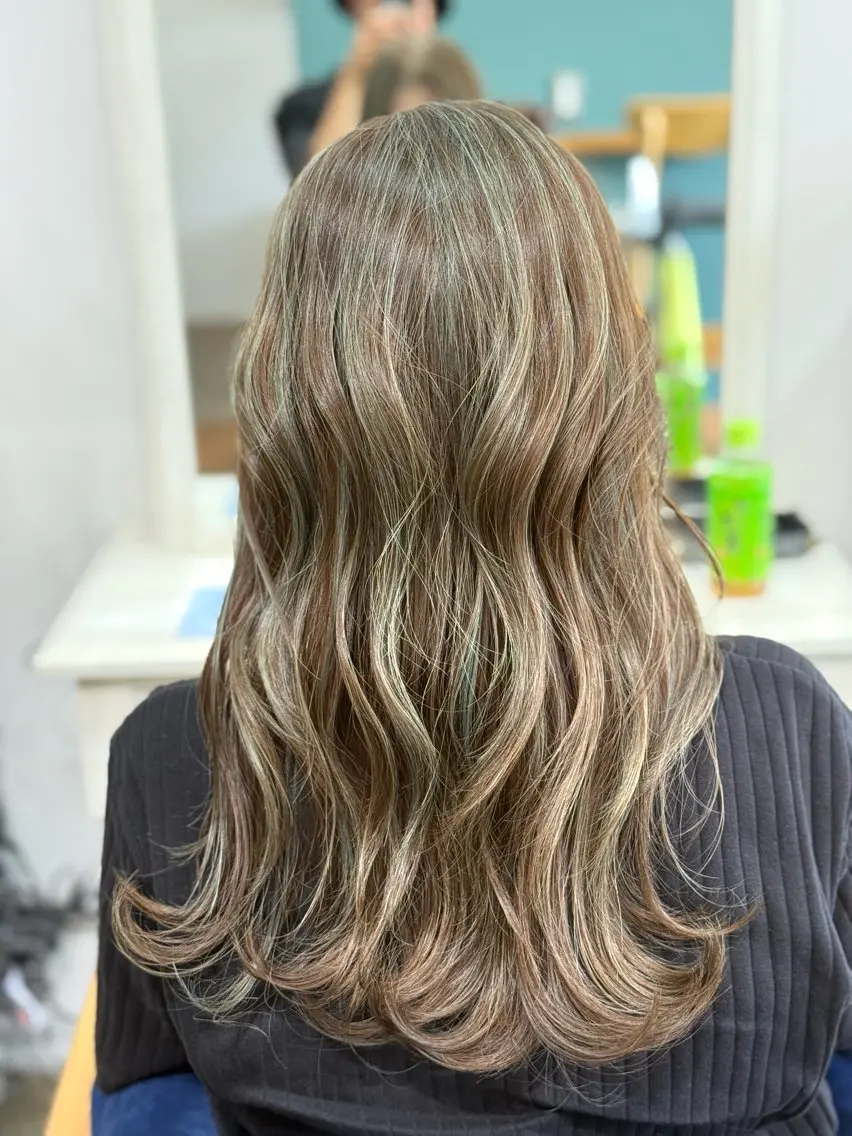 ロング カラー ベージュカラー ハイライトカラー ハイライト ヘアカラー トリートメント Snaly カラー特化ページのヘアスタイル