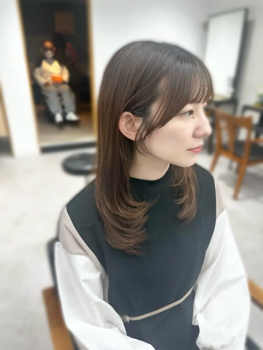 ミディアム カラー パーマ ヘアアレンジ メンズ キッズ カット 縮毛矯正 レイヤーカット／ 巻ける縮毛矯正のヘアスタイル