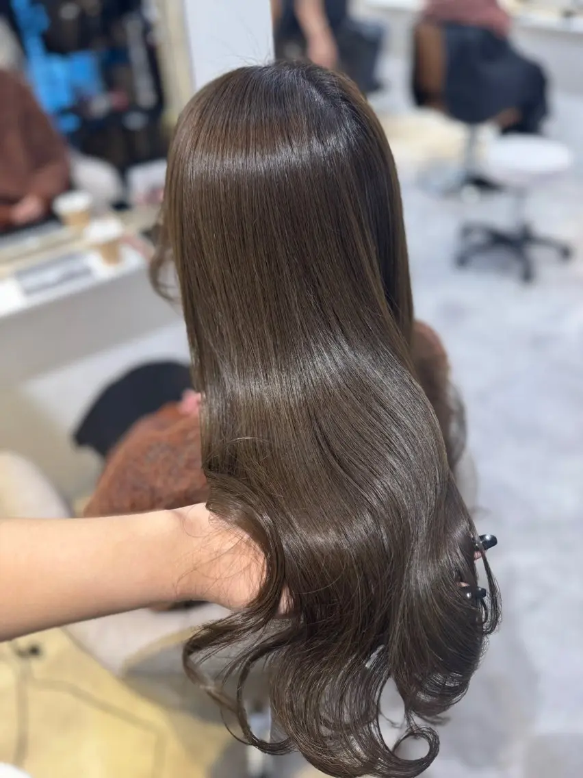 ロング カラー アッシュ アッシュブラウン ベージュカラー 黒髪 ブリーチ カット ヘアカラー トリートメント 赤み無し柔らかカラー 【梅田】madokaのヘアスタイル