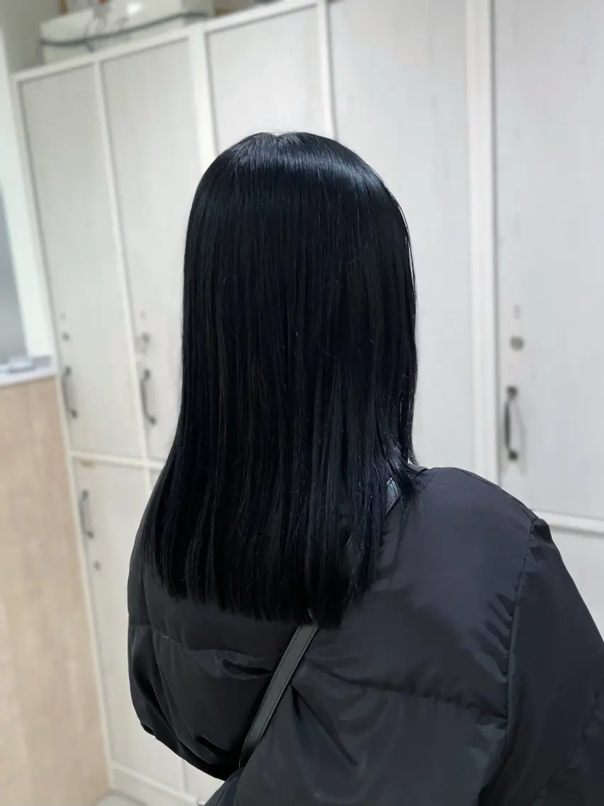 セミロング カラー 黒髪 ブルーカラー ブルーブラック ヘアカラー かずや🍀/髪質改善 /艶髪カラー/眉毛のヘアスタイル