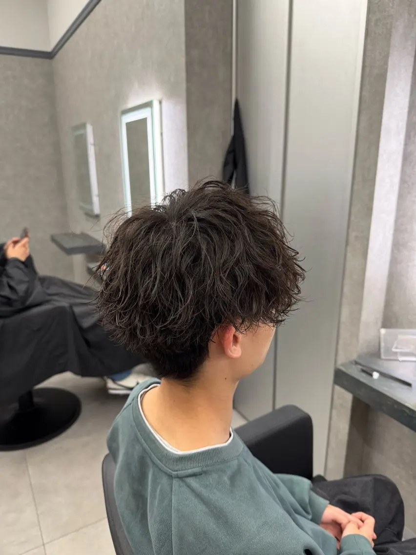 ショート カラー パーマ メンズ メンズパーマ 波巻きパーマ カット パーマ メンズ特化 👑YUTAのヘアスタイル