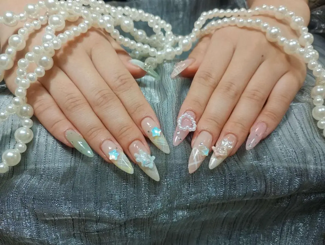 ネイル フレンチネイル ジェルネイル ガラスフレンチ 韓国ネイル マグネットネイル ハンドネイル ハンドケア The Nail& EyeLashのネイルデザイン