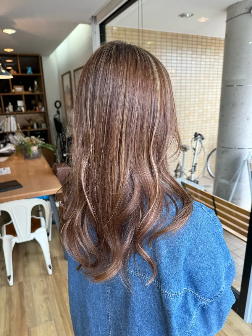 ロング カラー ベージュカラー ハイライトカラー ハイライト ヘアカラー トリートメント ツキダテ ユイのヘアスタイル