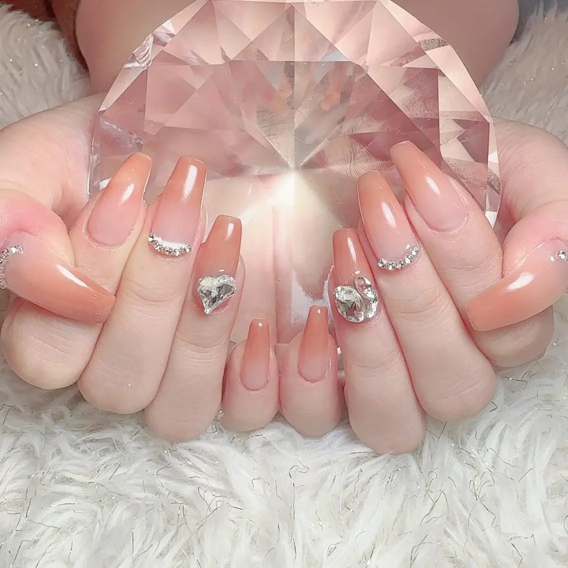 ネイル ストーンネイル EMU NAILのネイルデザイン