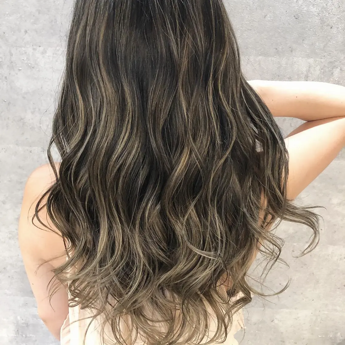 ロング カラー ハイライトカラー ハイライト ✨MiL✨ ✨心斎橋✨のヘアスタイル