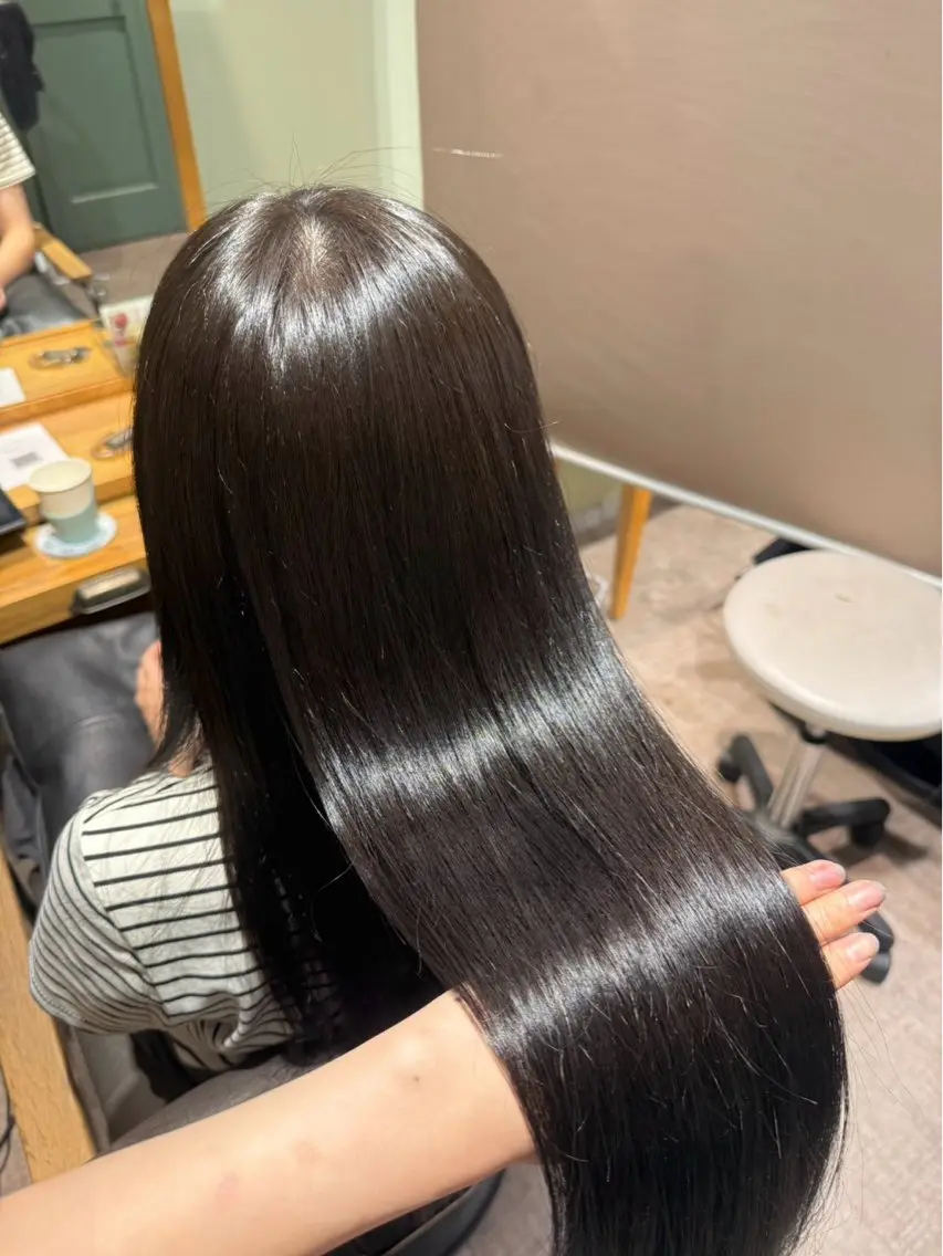 縮毛矯正(髪質改善ストレート)＋トリートメント仕上げ✨✨ロング料金なしの写真