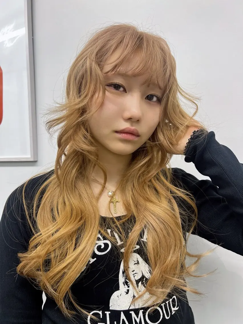 ロング カット ヘアカラー bebeko kaedeのヘアスタイル