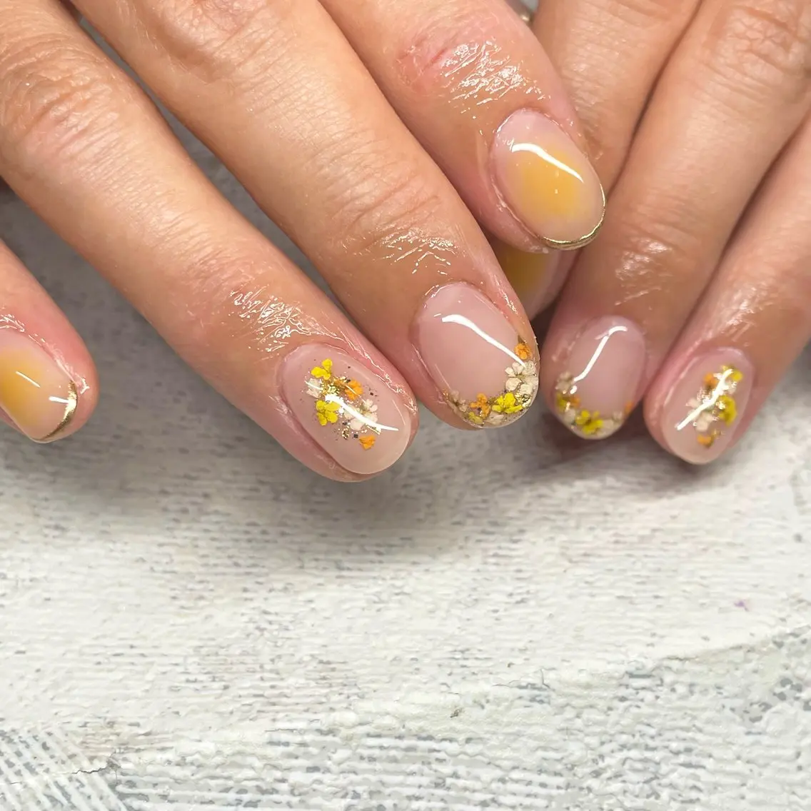 ネイル チークネイル ゴールド nailsalon SuMILEのネイルデザイン