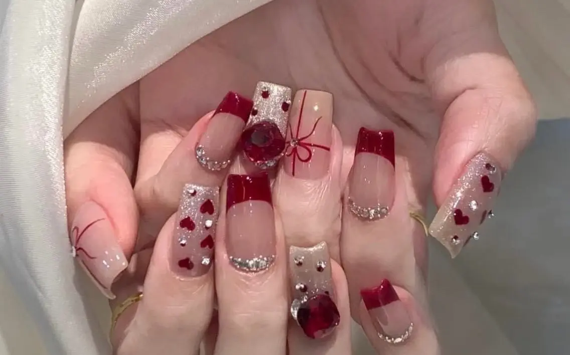 ネイル マグネットネイル ピンク ネイルチップ 冬ネイル クリスマス Lee Nailsのネイルデザイン